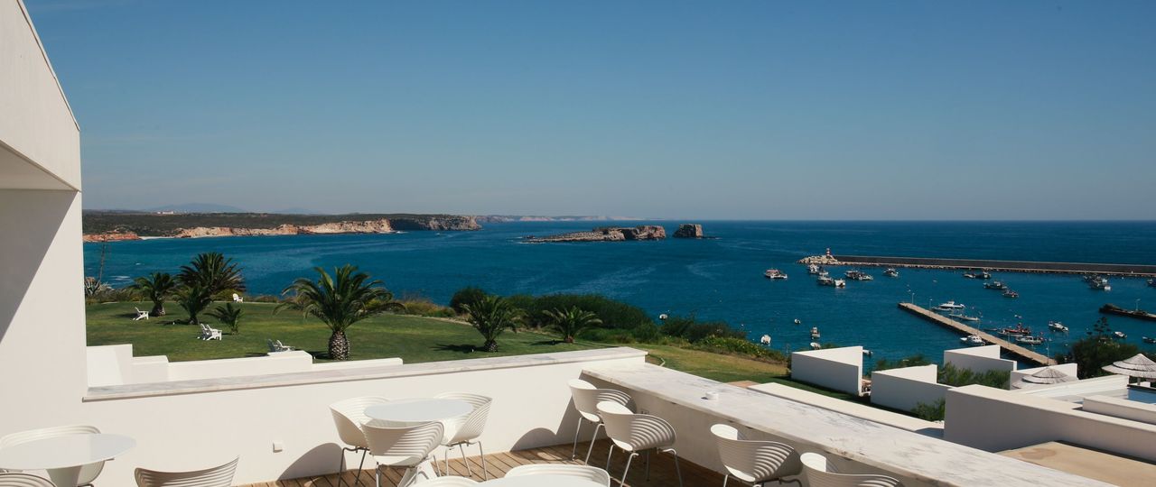 <b><em>Monocle</em></b>"Seaside retreat memmo Baleeira"