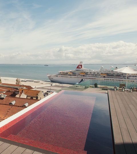 “A hidden treasure. The terrace <br> has one of the best Lisbon views”<b>Chef José Avillez<em> Wall Street Journal</em></b>