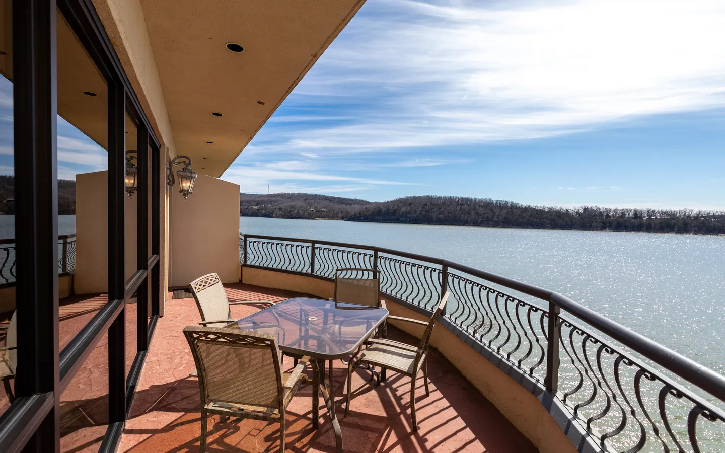 Look at our Weekend Specials on all Condo and Villa Rooms!