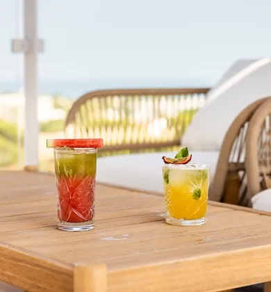 Rooftop Pool & Bar Rooftop Pool & Bar
