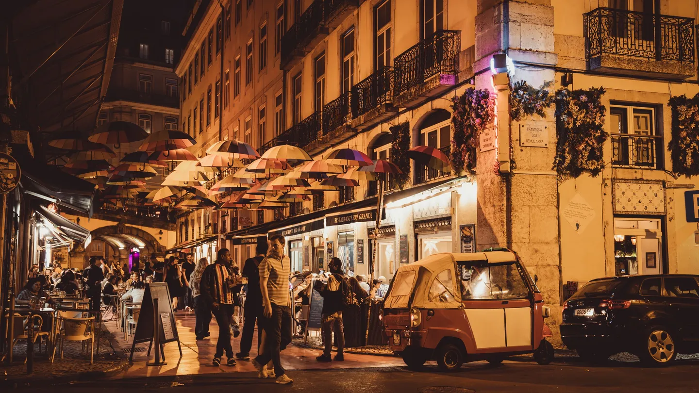 NÃO VIESTE A LISBOA PARA IR DORMIR CEDO.