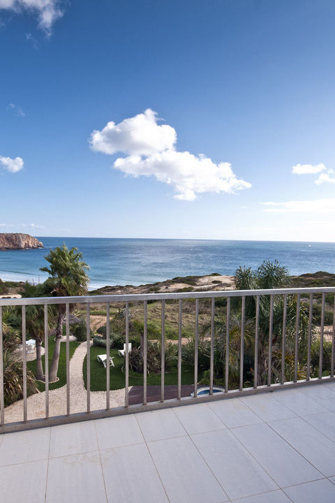 <b>Book Direct</b>Find the best rate here<br><span>View Special Offers</span>
