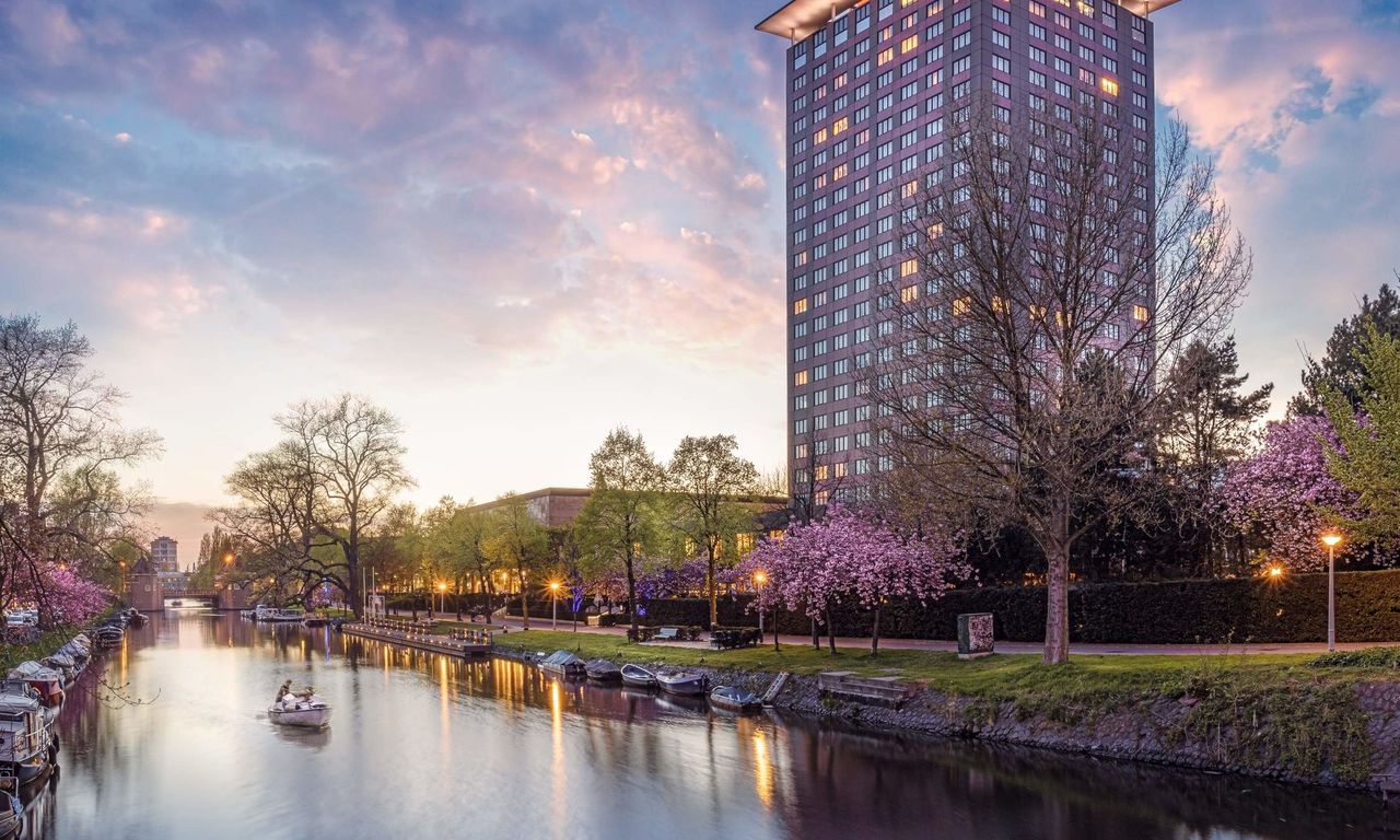 <b>Hotel Okura</b> Cosmopolitan style overlooking the canal