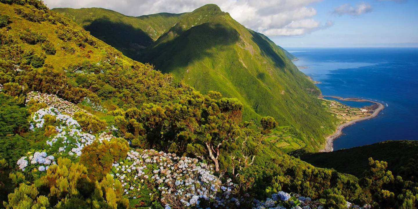 Book now! São Jorge is waiting.