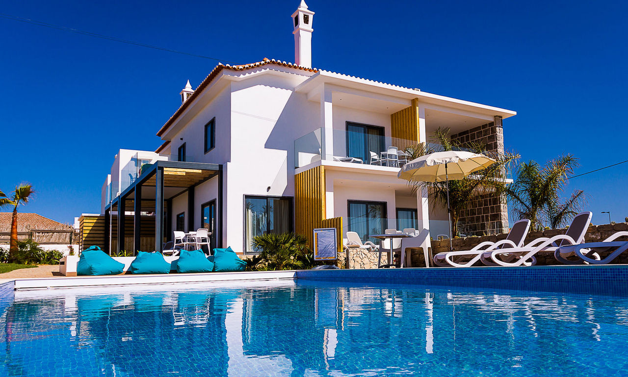 Book direct<b>Find the best rate here</b>