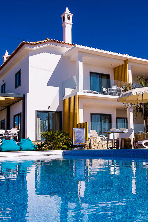 Book direct<b>Find the best rate here</b>