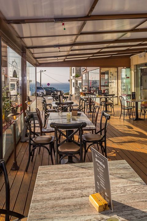 <b>Great Views</b>Enjoy views of Mareta Beach</br><span>More below</span>