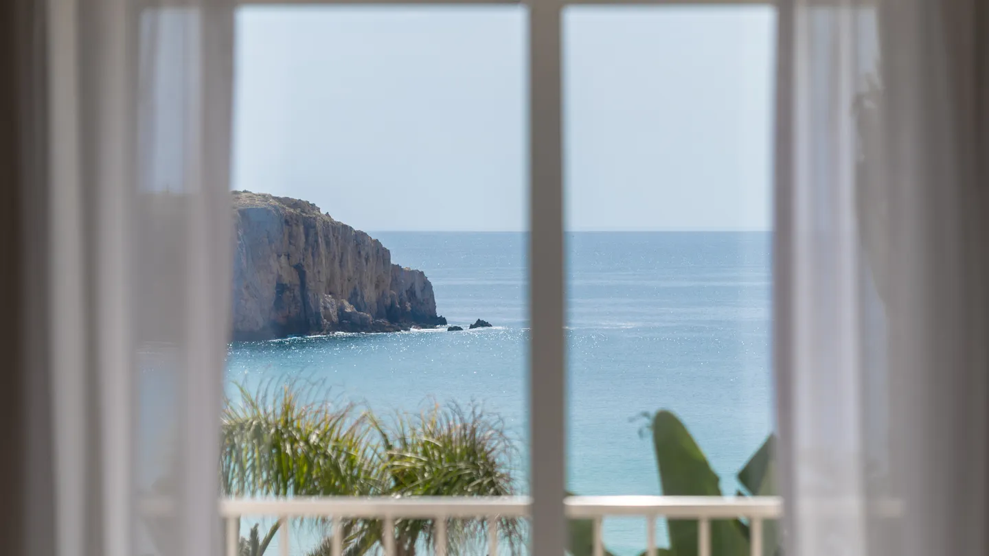 <p><strong>Discover Sagres<br /></strong>Endless Ways to Unwind