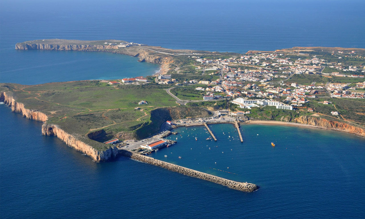 <b>Discover Sagres Offer</b>Our Exclusive Discount Card</br><span>Find a Boutique</span>