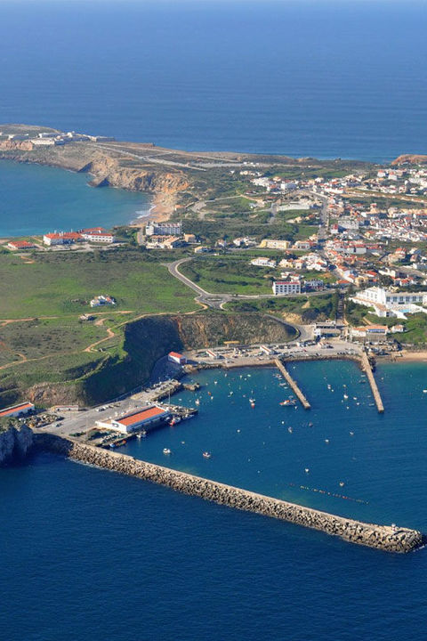 <b>Discover Sagres Offer</b>Our Exclusive Discount Card</br><span>Find a Boutique</span>
