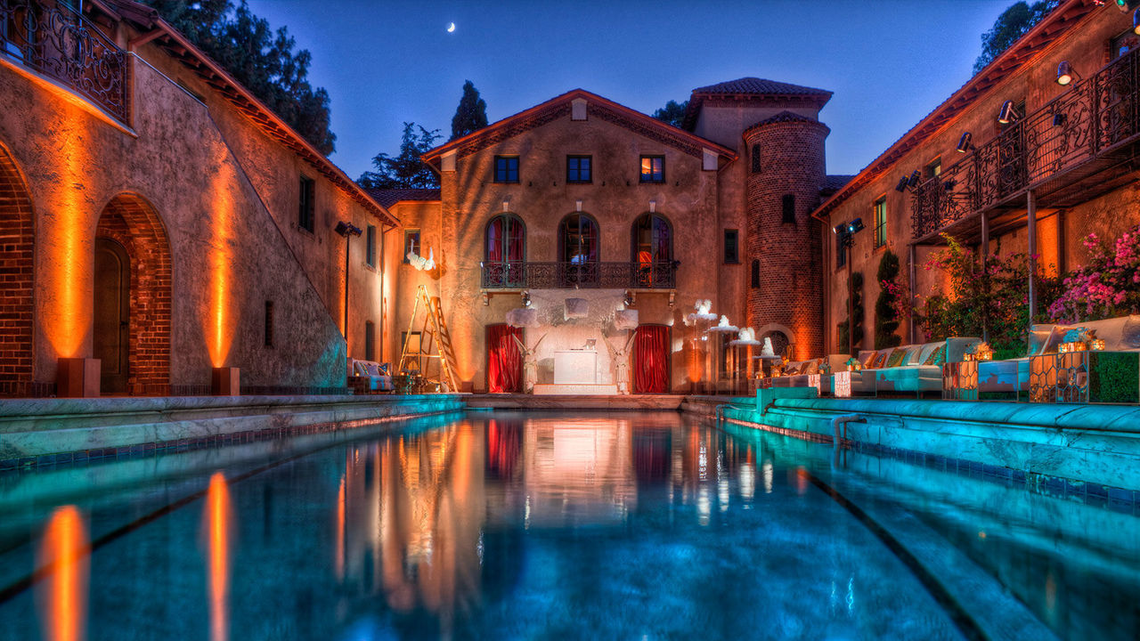 <b>The mansion captures</b><br>the mystery, the elegance, luxury, and exoticism <i>of hollywoods by-gone glamor.</i>