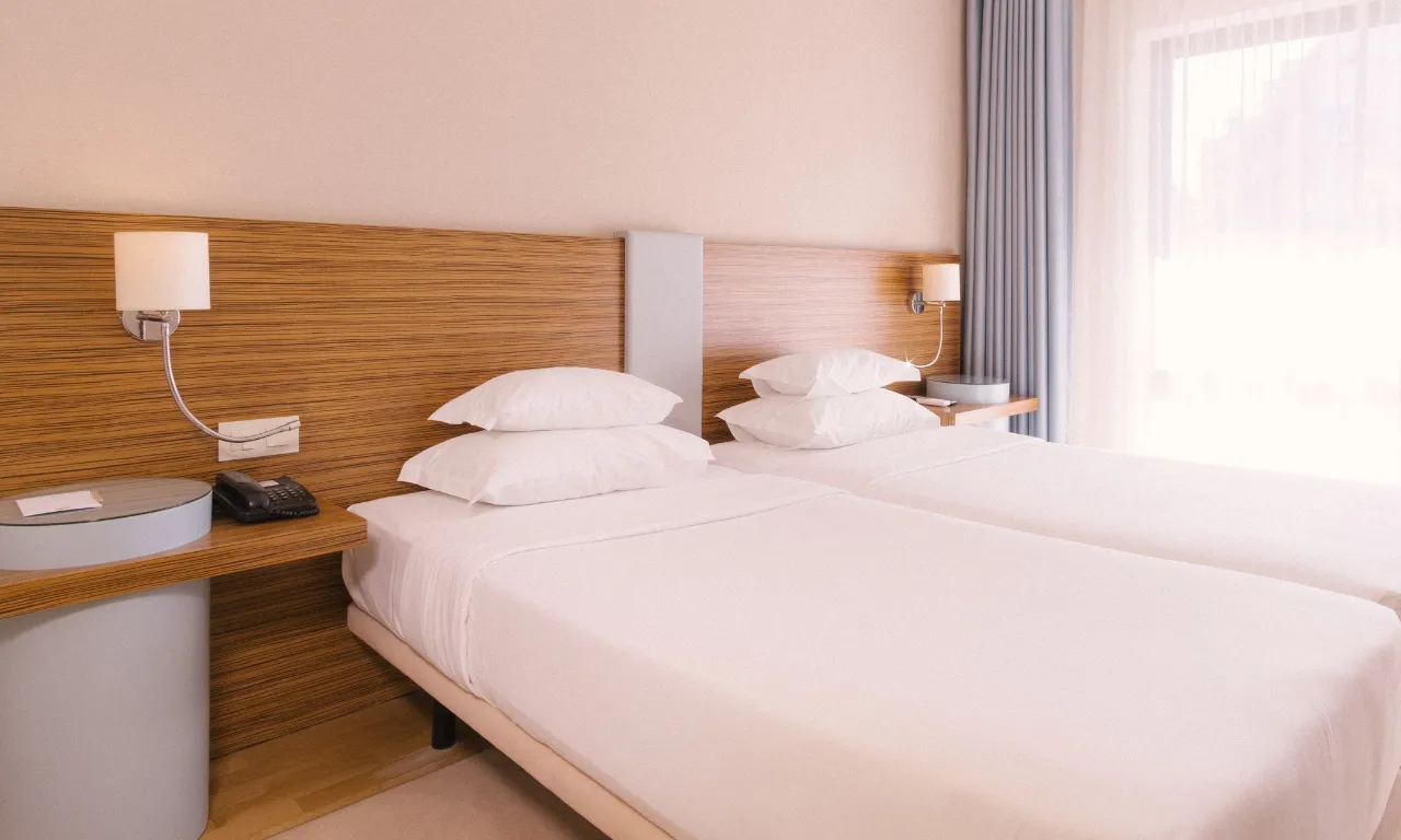 Hotel Meira<span>Descubra a familiaridade que o fará sentir em casa</span>