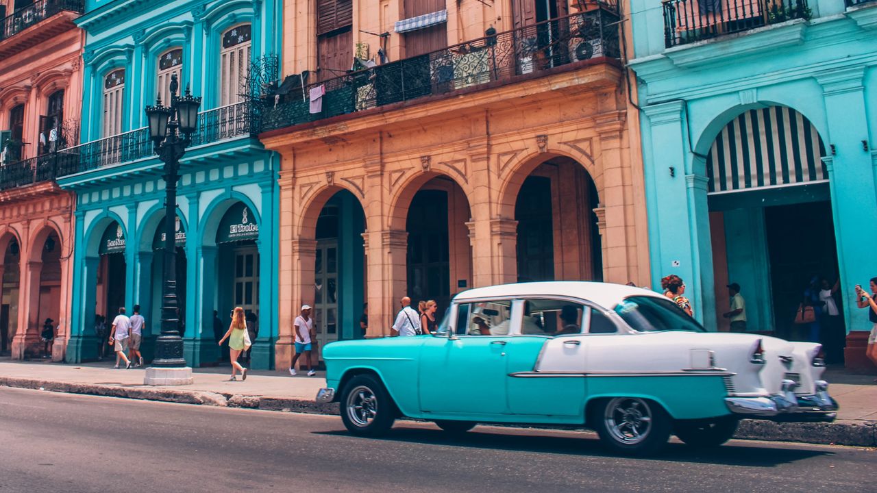 <p>Sunset Party - a Night in Havana</p>Sexta-feira dia 26 de Julho às 19.00<b>ao lado da piscina</b>