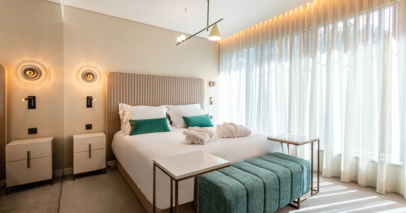 <span>Bem-vindo ao</span>Luster Hotel