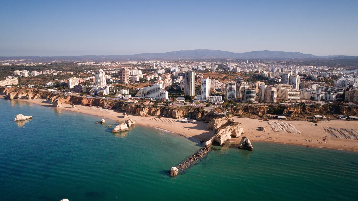 <span>Bem-vindo à</span>Praia da Rocha