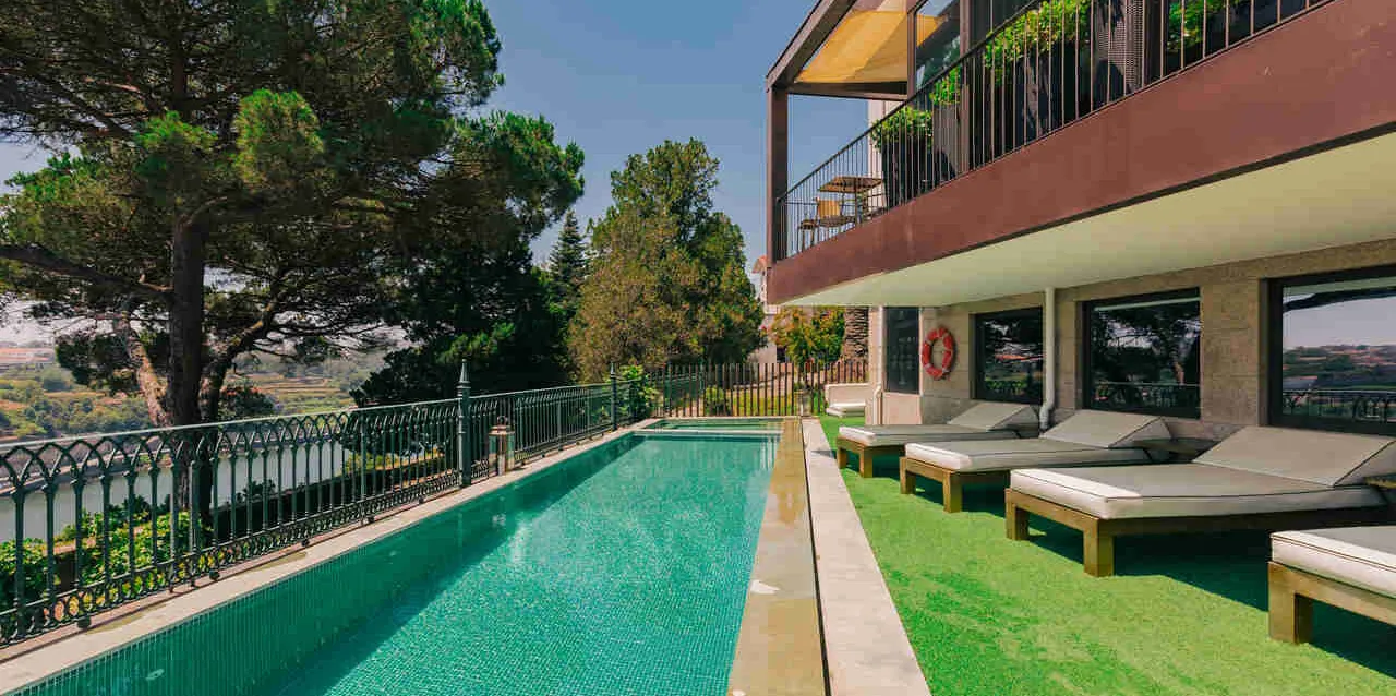 6 HOTÉIS COM PISCINAS PRIVATIVAS <span> Viva umas férias exclusivas e longe da confusão<br><u>Ver os 6 Hotéis<u/></span>